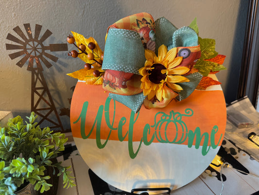 Round Wooden Welcome Sign