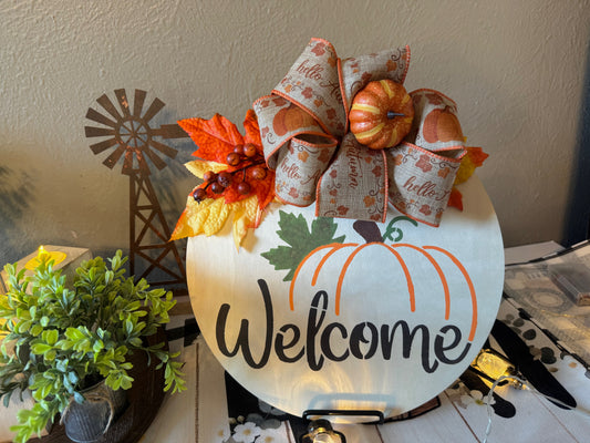 Round Wooden Welcome Sign